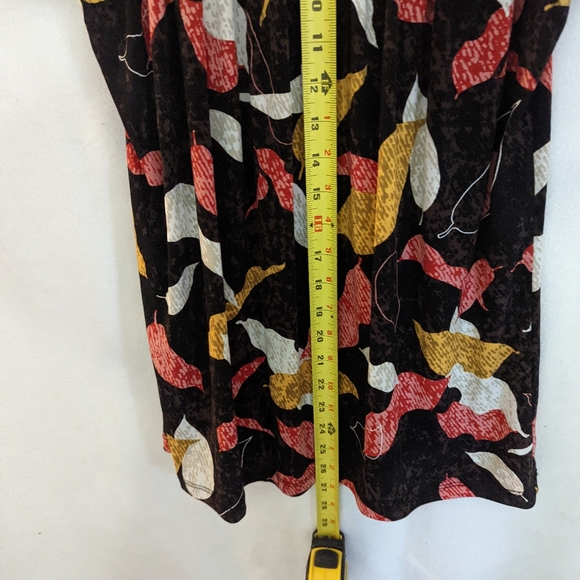 Woman's Top - Picture 3 of 3